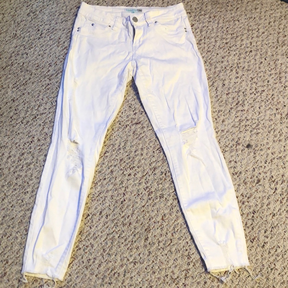 White distressed jeans